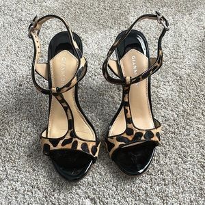 Gianni Bini Print T-Strap Sandal